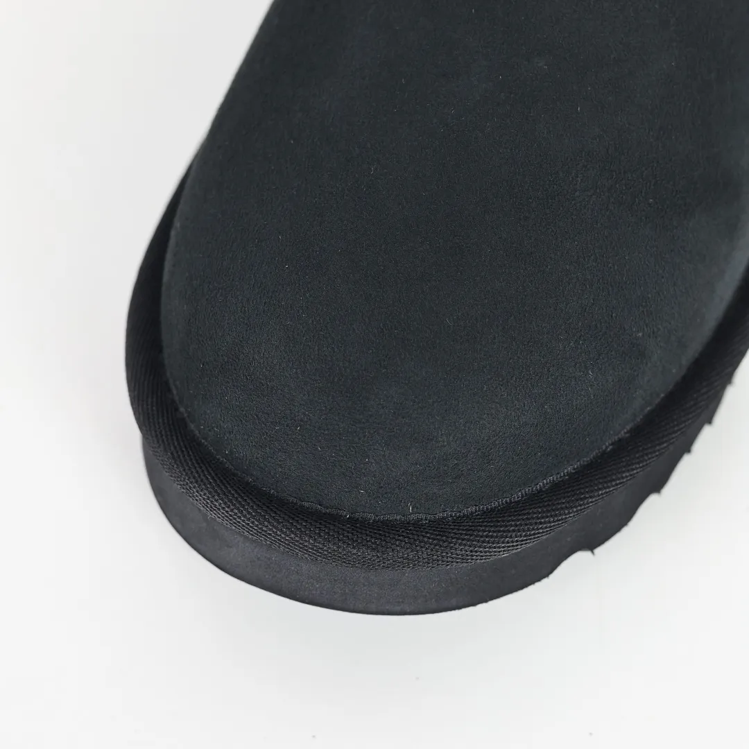 Pick up locally 💰540 Core recommendation Good price Cashmere insoles are a very suitable choice for keeping warm in winter and at home. In the new year, uug launched a series of styles, which are partial to the preferences of young consumers and have also moved to the forefront of fashion trends. Shoe body material Water-repellent coated suede upper 17mm UGGPURE™ implanted wool insole Lightweight non-slip comfortable rubber outsole With brand LOGO Trademark Comes with a full set of packaging Size: 35 36 37 38 39 40 41 42 43 44